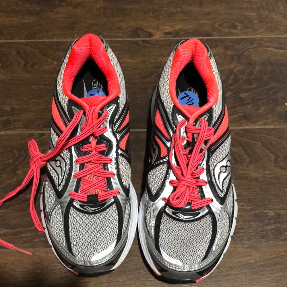 - Saucony Guide 7 NWOB